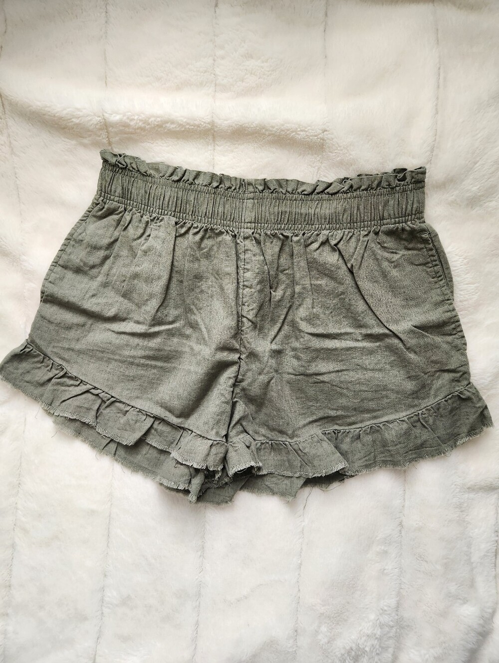 Aerie High Waisted Ruffle Shorts Olive - Size Medium